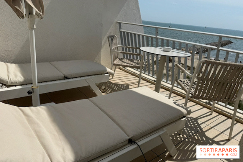 La terrasse de la suite avec transats