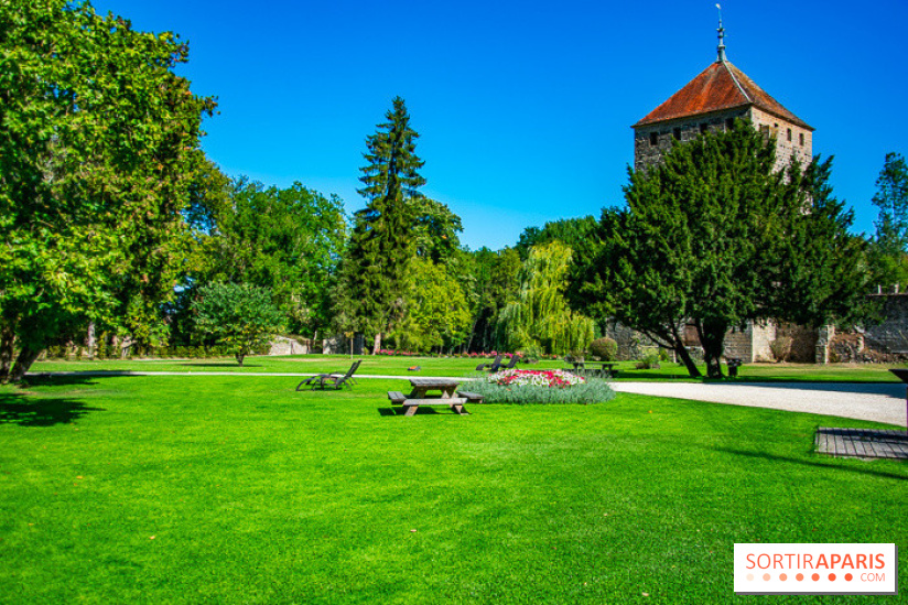 Le Château de Vault-de-Lugny, un écrin royal à deux heures de Paris