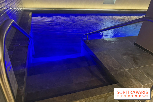 Accès à la piscine du spa