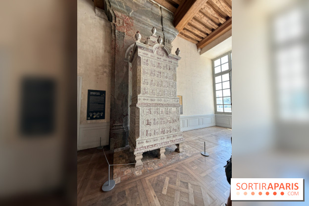 Poêle monumental décoré