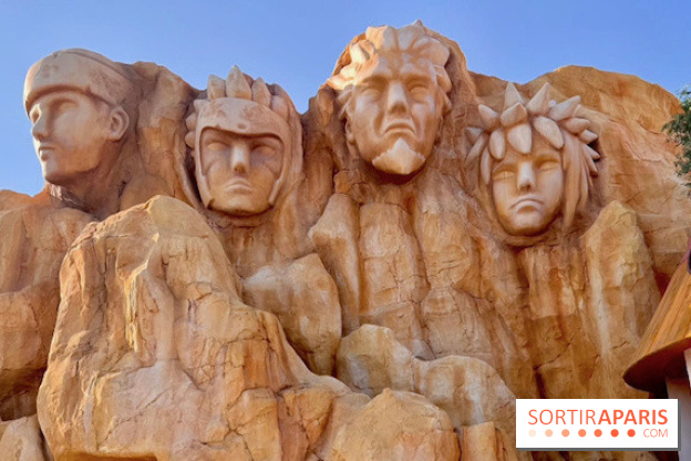 Le monument Naruto de Konoha Land au Parc Spirou