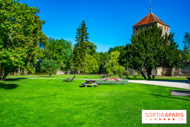 Le Château de Vault-de-Lugny, un écrin royal à deux heures de Paris
