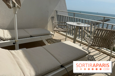La terrasse de la suite avec transats