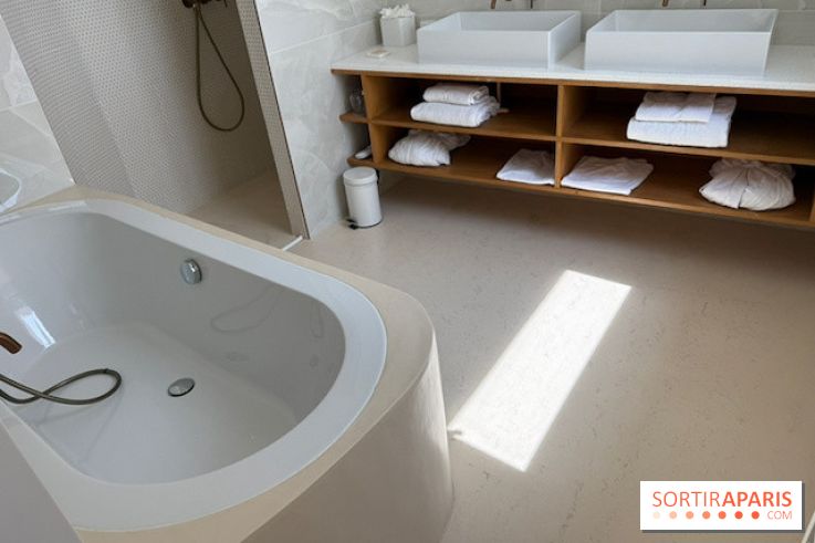 La salle de bains de la suite vue mer
