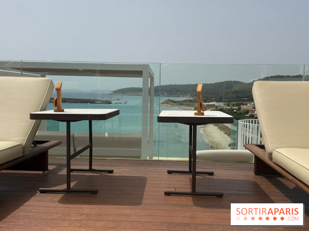 Villa Le Blanc Gran Meliá : bain de soleil du rooftop avec vue sur la baie