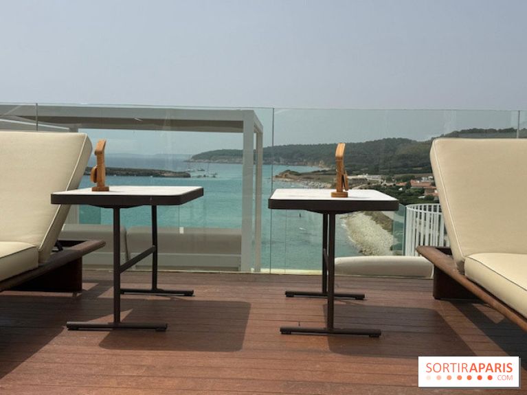 Villa Le Blanc Gran Meliá : bain de soleil du rooftop avec vue sur la baie