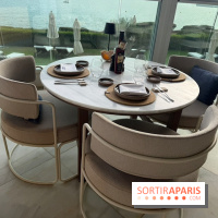 Restaurant Nivi du Villa Le Blanc Gran Meliá : table près de la baie vitrée