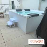 Le bain à remous du spa Le Cocon