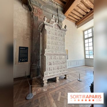 Poêle monumental décoré