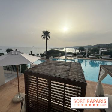Villa Le Blanc Gran Meliá : piscine principale au coucher du soleil