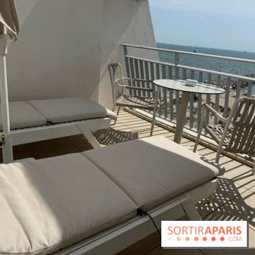 La terrasse de la suite avec transats