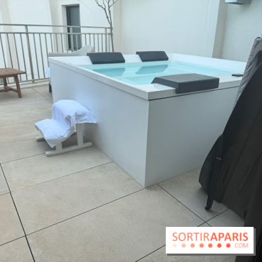 Le bain à remous du spa Le Cocon