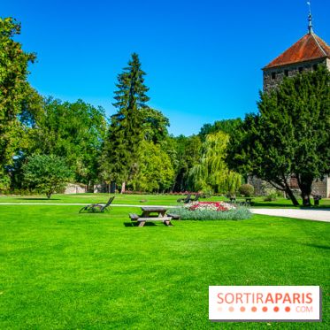 Le Château de Vault-de-Lugny, un écrin royal à deux heures de Paris