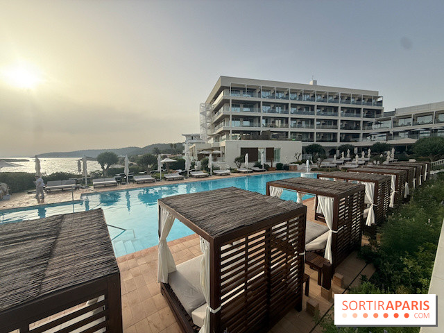 Villa Le Blanc Gran Meliá : piscine principale au coucher du soleil