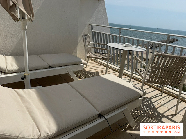 La terrasse de la suite avec transats