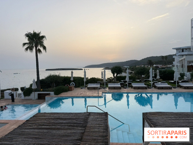 Villa Le Blanc Gran Meliá : piscine principale en fin de journée