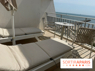 La terrasse de la suite avec transats