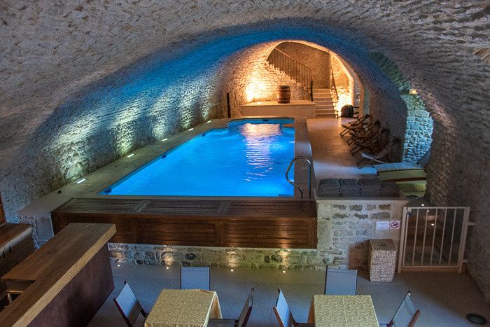 Le Château de Vault-de-Lugny, un écrin royal à deux heures de Paris